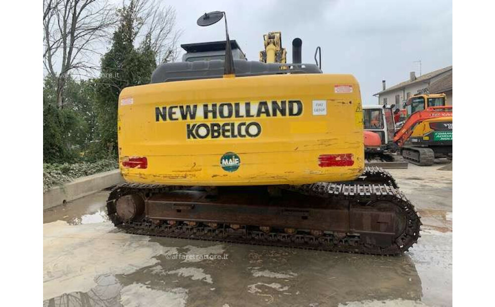 New Holland E245b Usato - 8